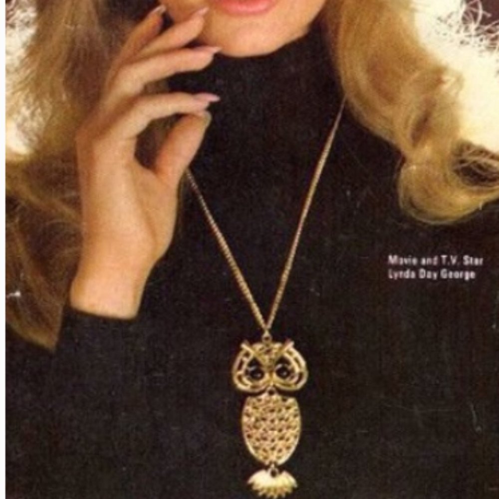 Sarah Coventry  Vintage Owl Pendant Necklace